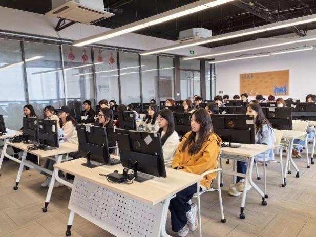 走進(jìn)前沿，啟航未來 計(jì)算機(jī)工程學(xué)院新生赴中軟國際與同濟(jì)人工智能研究院開展專業(yè)認(rèn)知實(shí)習(xí)